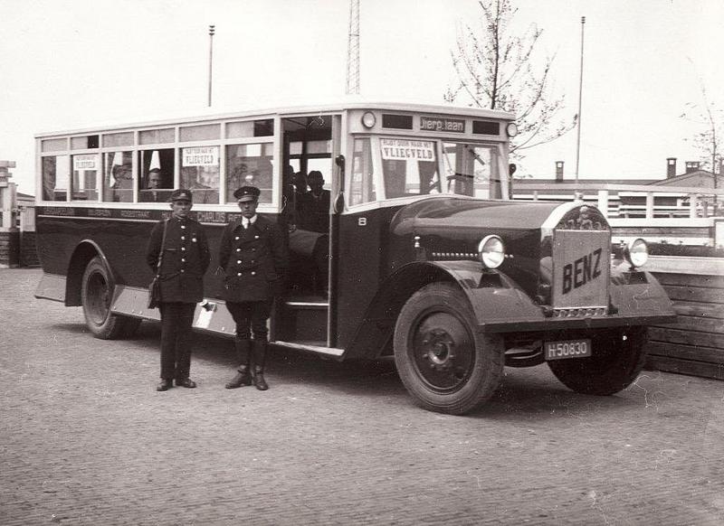 RTM bus 3 In dienst : 1926, Kenteken(s) : H-50830/H-60715 Chassis : Benz, Carrosserie : Benz, Zitplaatsen : 28, Bouwjaar : 1926, Buiten dienst : 1943, Bijzonderheden : ex bus 8 van N.V. Autodienst "Luxe", gevestigd te Rotterdam. Vliegveld Waalhaven