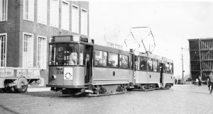 Het verbouwde aanhangrijtuig 1136 hier op de Westzeedijk, lijn 10