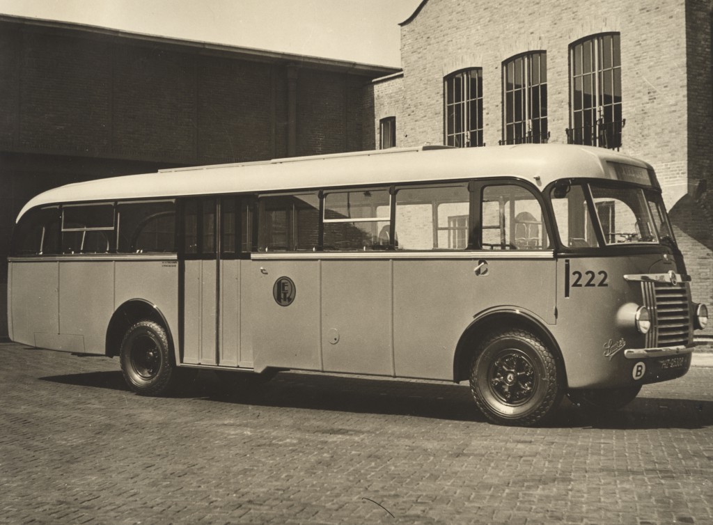 Bus 222, Saurer 4C, carrosserie Saurer, 1950, series 221-225, 41 zitplaatsen, 24 staanplaatsen.