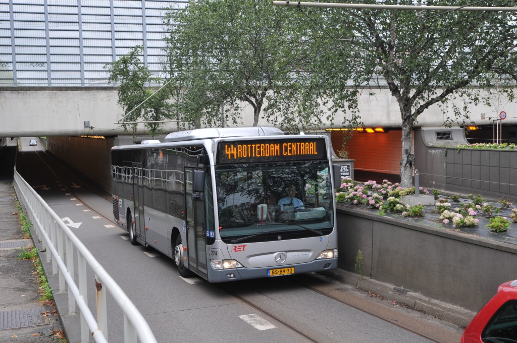 Bus 224, Citaro-Mercedes, lijn 44, Statentunnel, Omleiding diverse lijnen in verband met het Zomercarnavel op 30-7-2011.
