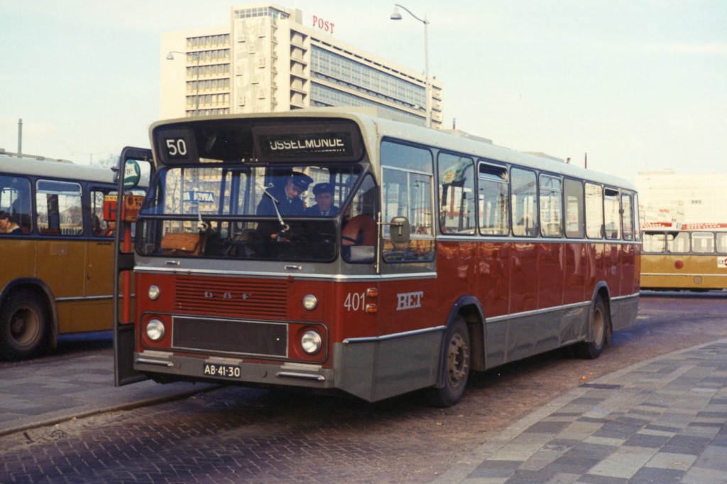 Bus 401, DAF-Hainje, de eerste rode standaardbus, lijn 50, Stationsplein