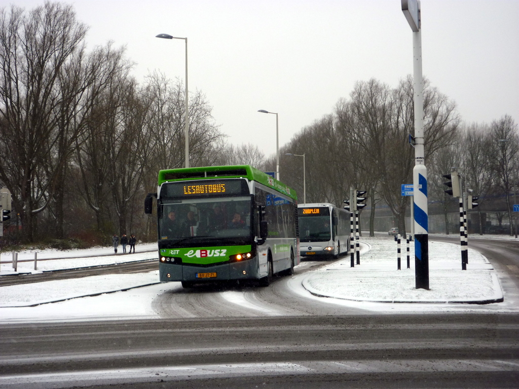 Bus 405, Citea VDL,  Zuiderparkweg, demonstratie, 2-12-2010, 