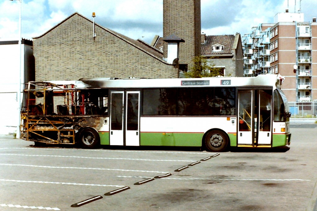 Bus 454, DAF-Berkhof, lijn 49, na aanrijding met bus 457 , 8-9-1997, Sluisjesdijk.