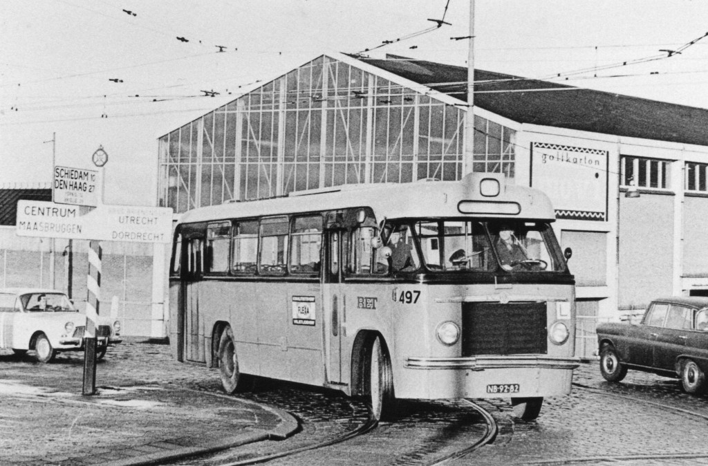 Bus 497, vernummerd en omgebouwd tot lesbus, Stadionweg