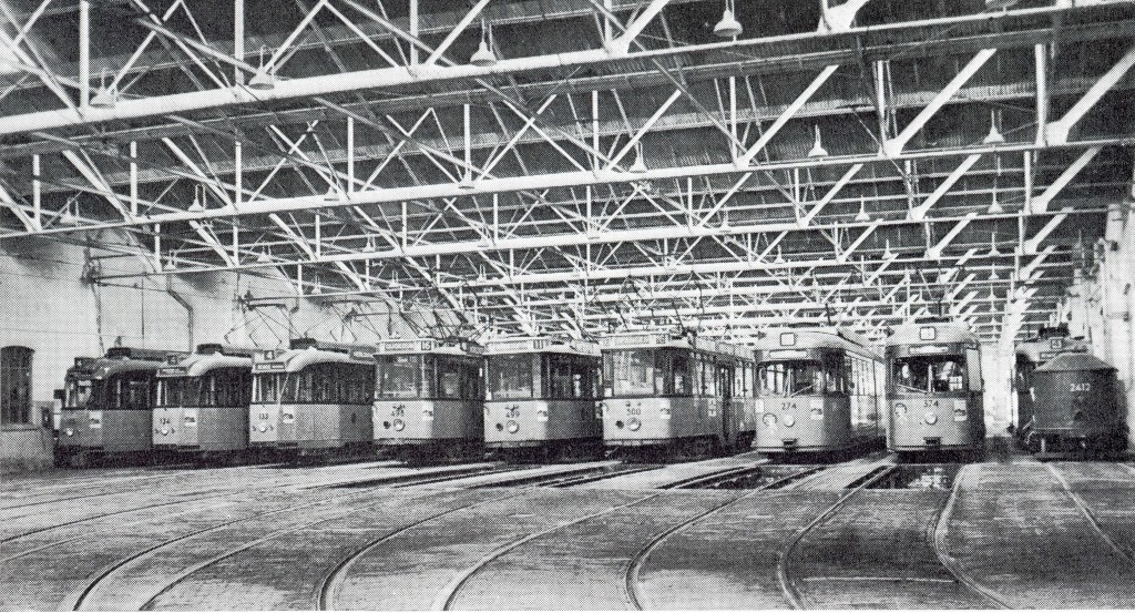 Remise Delfshaven met de motorrijtuigen 124, 135, 495, 499, 500, 274, 374, 2412, april 1967