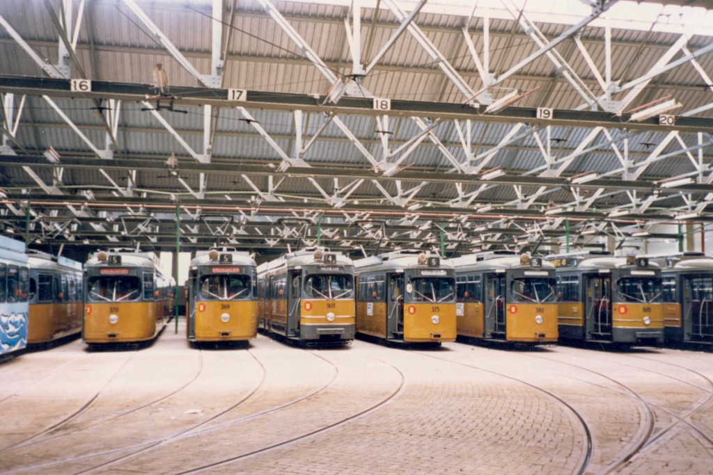 Remise Hillegersberg, 8-1984, motorrijtuigen 369, 370, 375, 380, 1610, 1611.