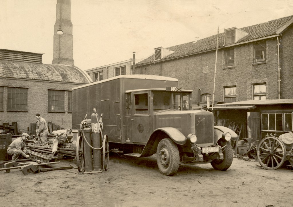Afdeling Weg en Werken met Krupp H-84888, remise Schiekade, 1931