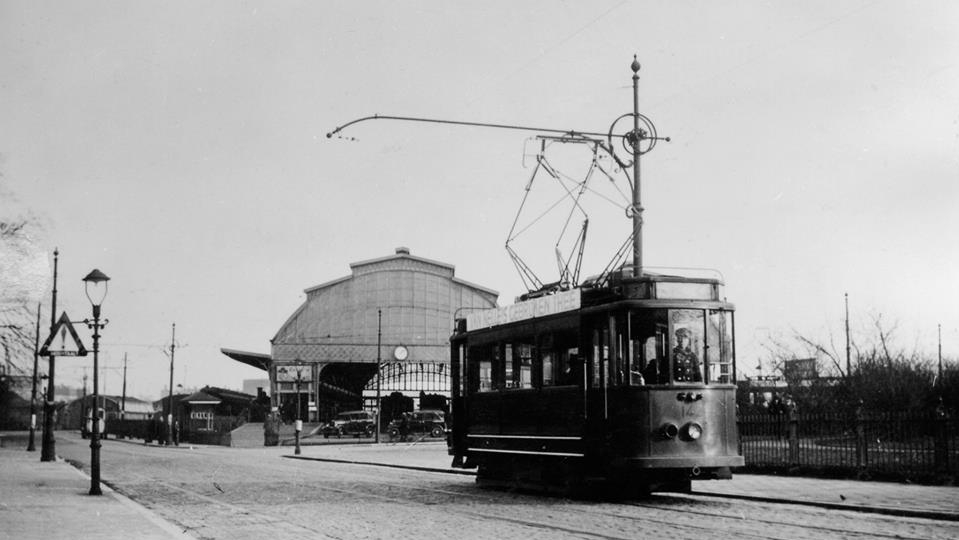 EMR 142, lijn , Station Maas