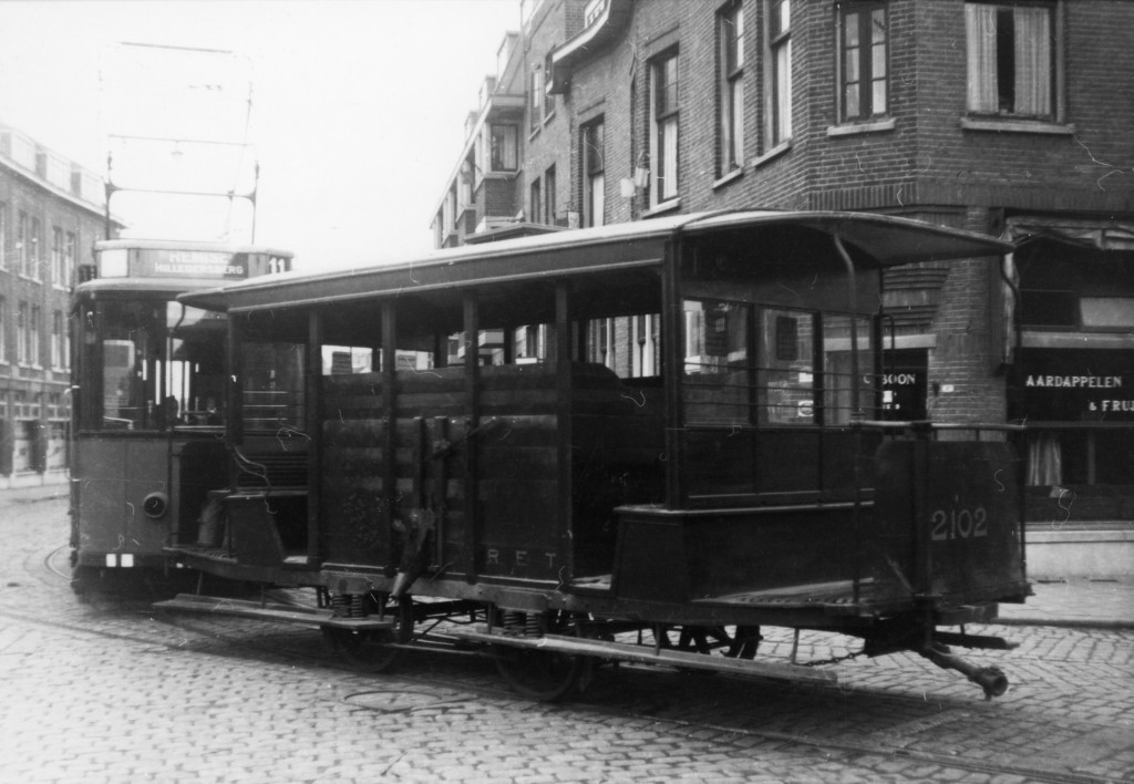 Aanhangrijtuig 2102, zandtransportwagen met motorrijtuig 187, Kootsekade, 28-10-1944 (verzameling: Jan van Driel)