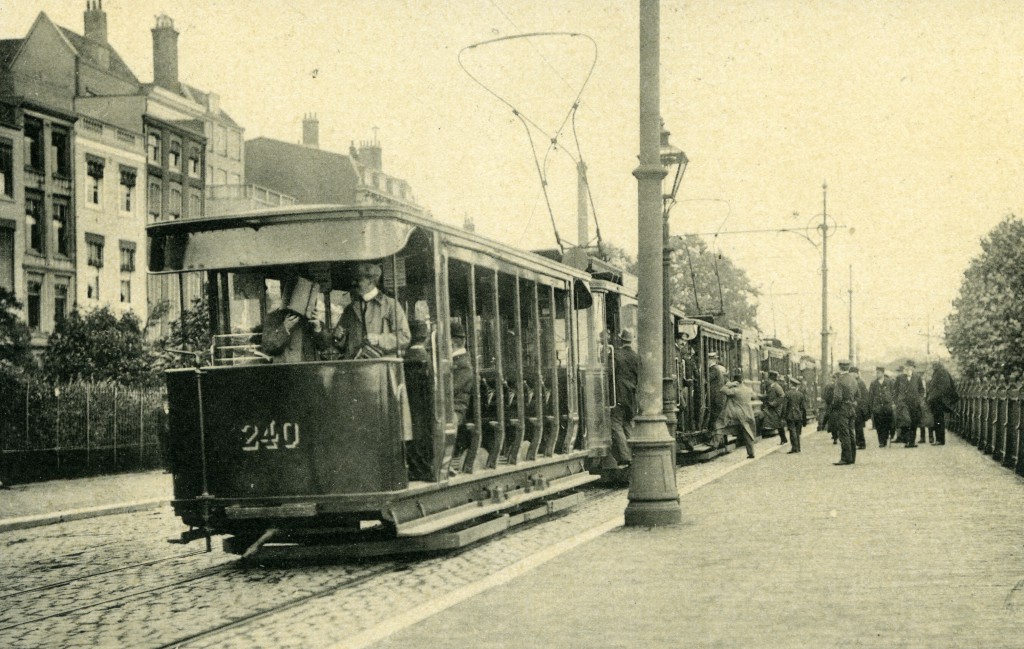 Aanhangrijtuig 240 op de Oosterkade, 1918