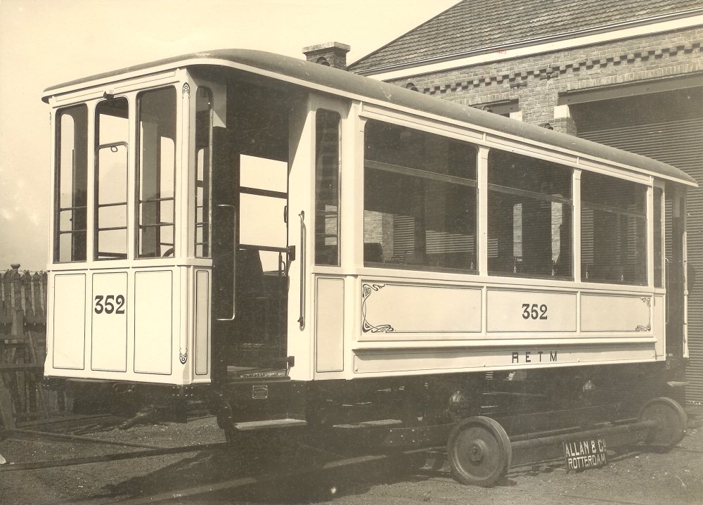 Aanhangrijtuig 352 bij de aflevering door Allan in 1911