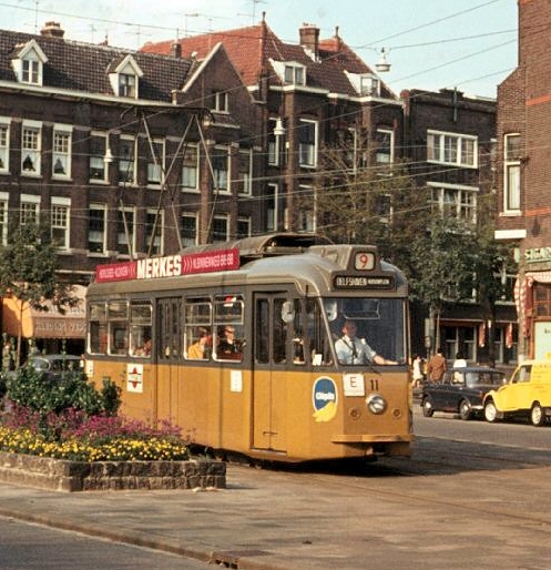 De eenmansbediening uitvoering van de kleine Schindler 11 op de Claes de Vrieselaan.