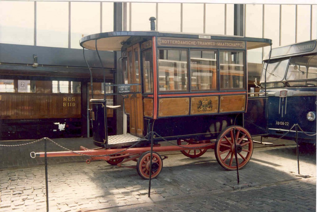 De paardenomnibus in het spoorwegmuseum in Utrecht