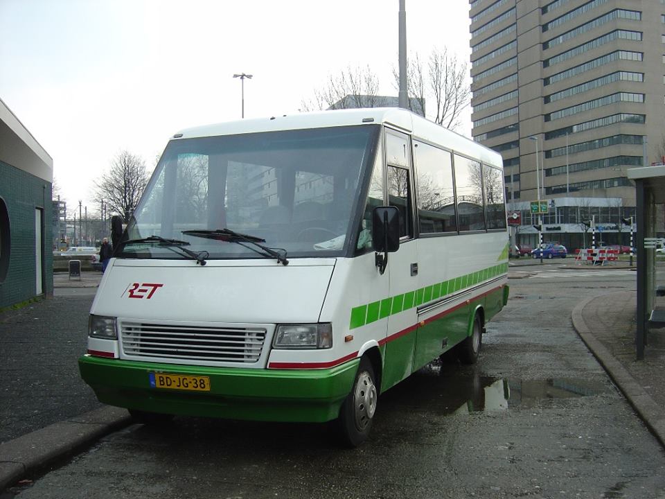 RET Tours 119, Mercedes Midibusje, Stationsplein, 6-3-2004