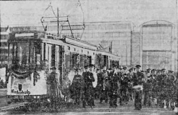 De zilvertram in de Van Oldenbarneveltstraat, 1-3-1941. Collecte voor het werk van Winterhulp Nederland.