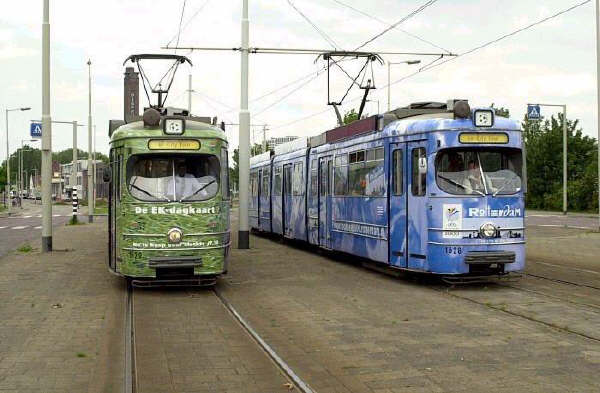 Motorrijtuigen 1628 en 1629 als EK-City Tour trams voor rondritten van de EK-2000 bezoekers