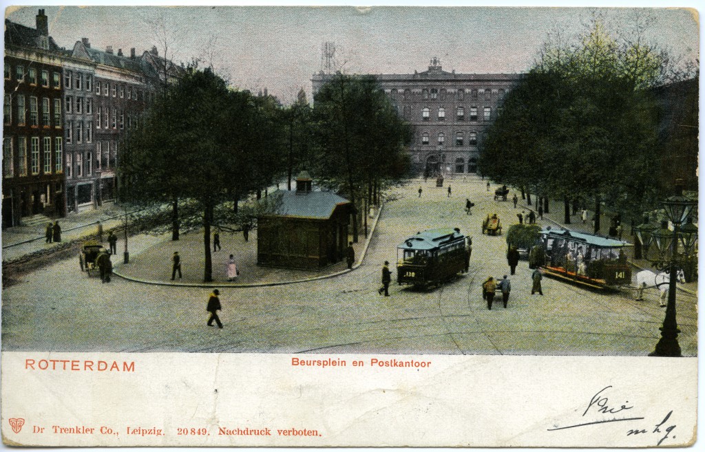 Het wachthuisje gezien vanaf Station Beurs in de richting van het Postkantoor (van oost naar west)