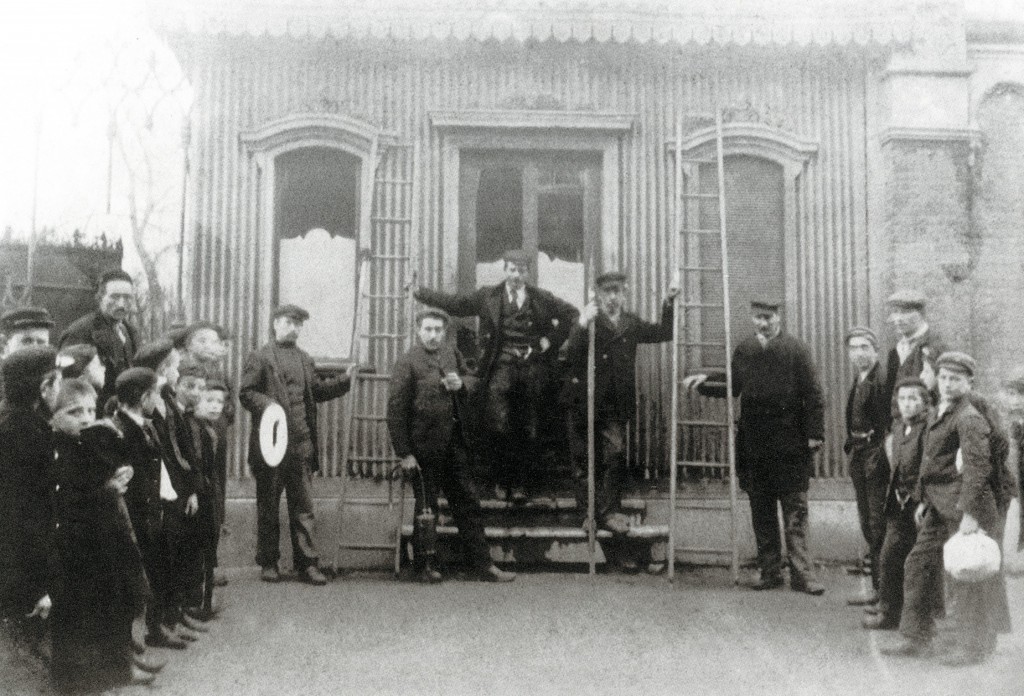 Het wachthuisje van de stoomtramlijn naar Schiedam aan de Van Oldenbarneveltstraat, ca. 1890