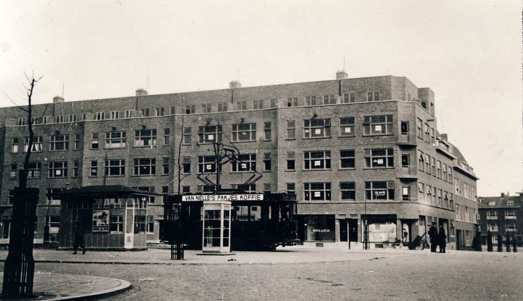 Wachthuisje Schieweg, noordzijde Abraham Kuyperlaan, 1933, (foto: H. Solle)