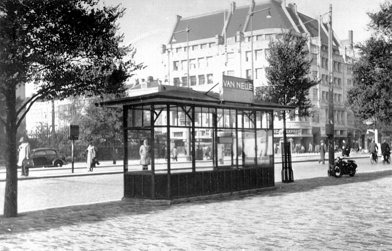 Wachthuisje RET, Coolsingel hoek Van Oldenbarneveltstraat, ca. 1940