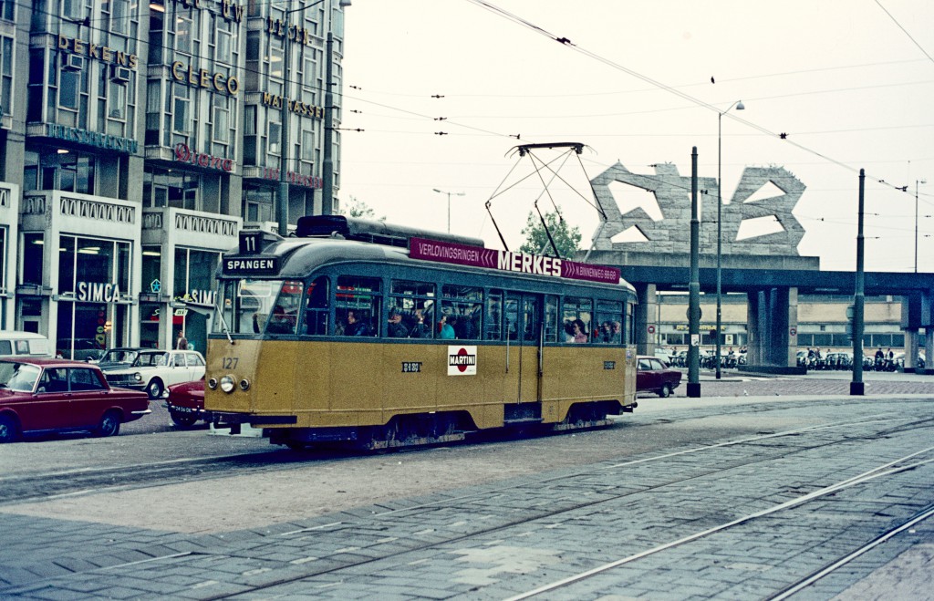 Motorrijtuig 127, lijn 11, Stationsplein