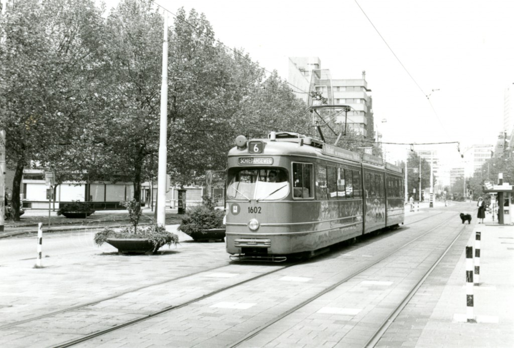 Motorrijtuig 1602, lijn 6, Coolsingel, 10-6-1984 (foto: N. Smit)