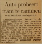 19650709-Auto-probeert-tram-te-rammen-HVV