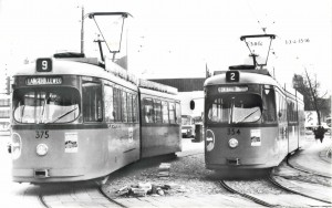 Motorrijtuig 375, lijn 9, motorrijtuig 354, lijn 2, Stationsplein, 1967