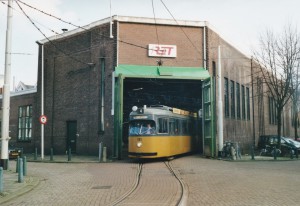 Motorrijtuig 385, lijn 4, als museumtram, Remise Hillegersberg, 8-2-2001, bruine buffers