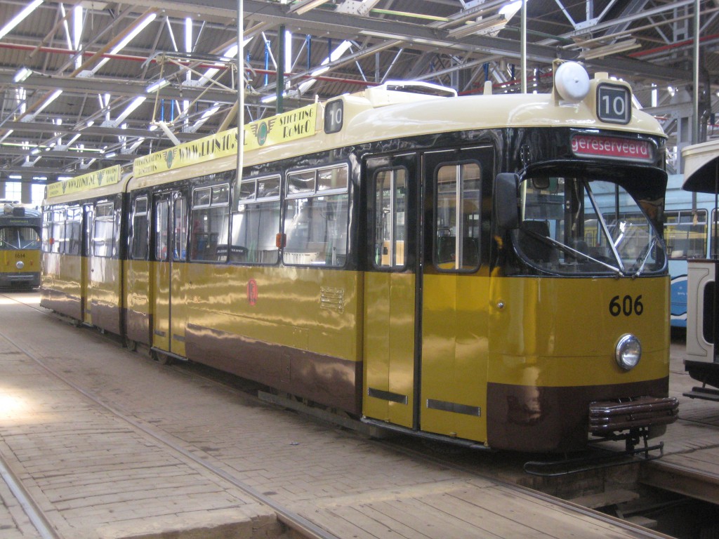 Museumrijtuig 606, ingericht als cafetariatram, lijn 10, remise Hillegersberg