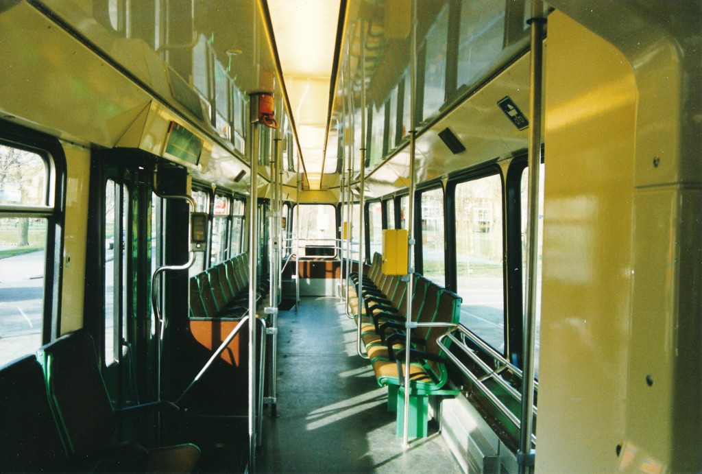 Motorrijtuig 704, met nieuw interieur, 25-3-1995