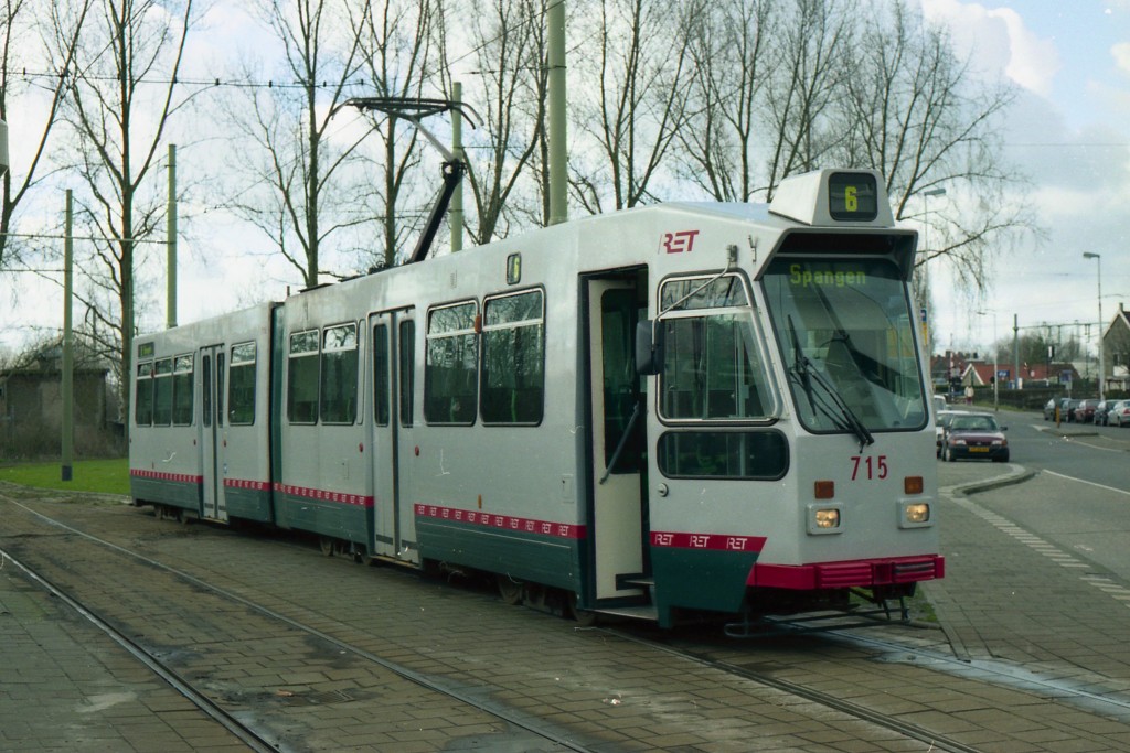 Motorrijtuig 715, lijn 6, Kleiweg, met de speciale rode band, 20-2-2000 (foto: C. Scholte)