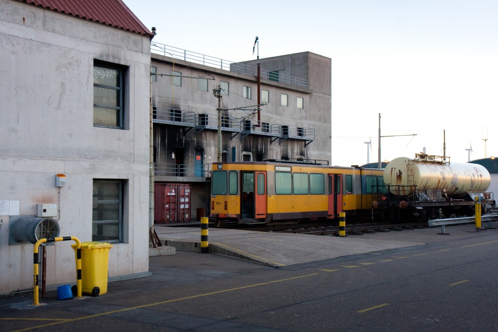 Motorrijtuig 841, na afvoer, RISC brandweeroefencentrum Maasvlakte, 4-2010