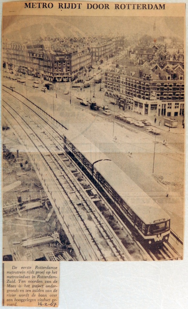 19670214 Metro rijdt door Rotterdam