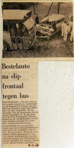19680212 Bestelauto na slip frontaal tegen bus Hogendijk