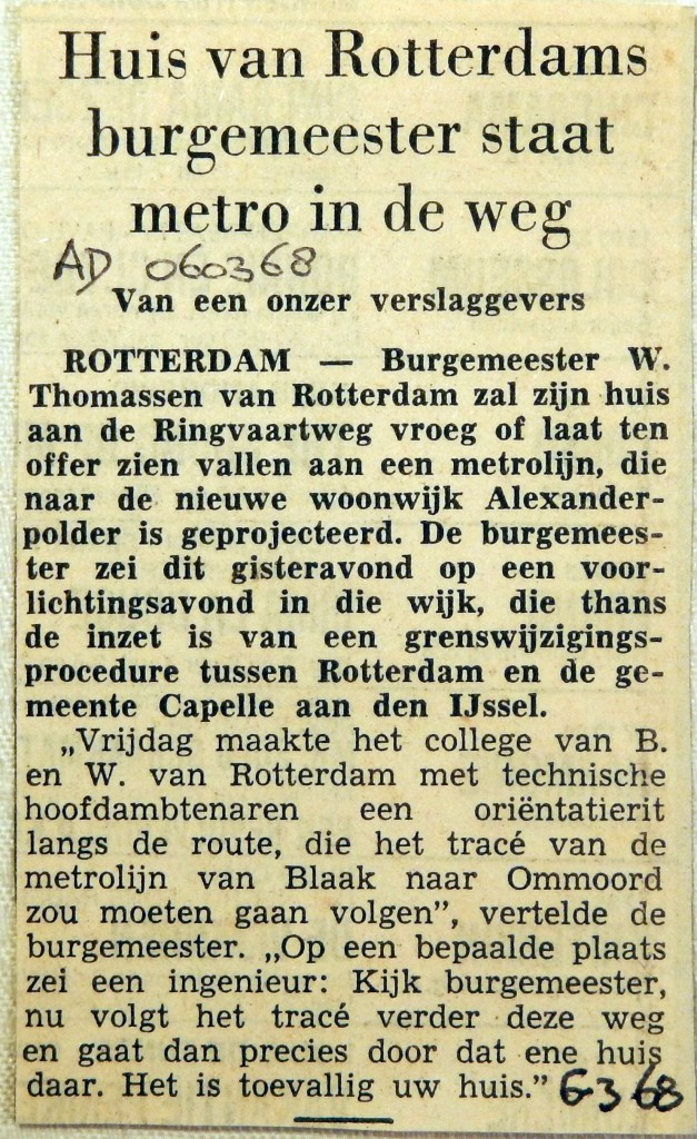 19680306 Huis burgemeester staat metro in de weg