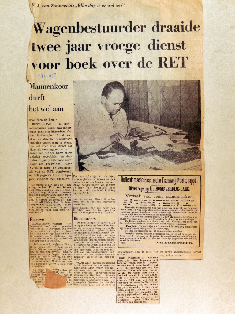 19681112 Wagenbestuurder maakt RET boek (RN)