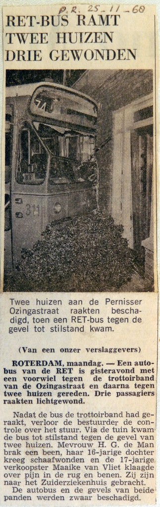 19681125 RET bus ramt twee huizen Ozingastraat