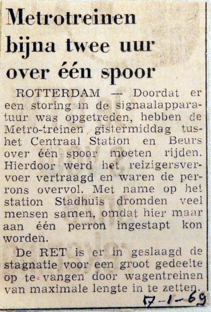 19690117 Metrotreinen bijna twee uur over een spoor