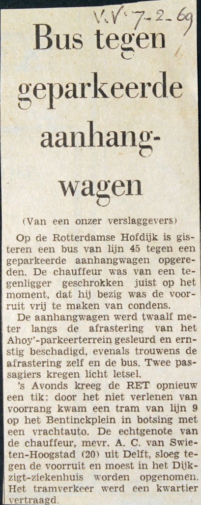 19690207 Bus tegen aanhangwagen. (HVV)