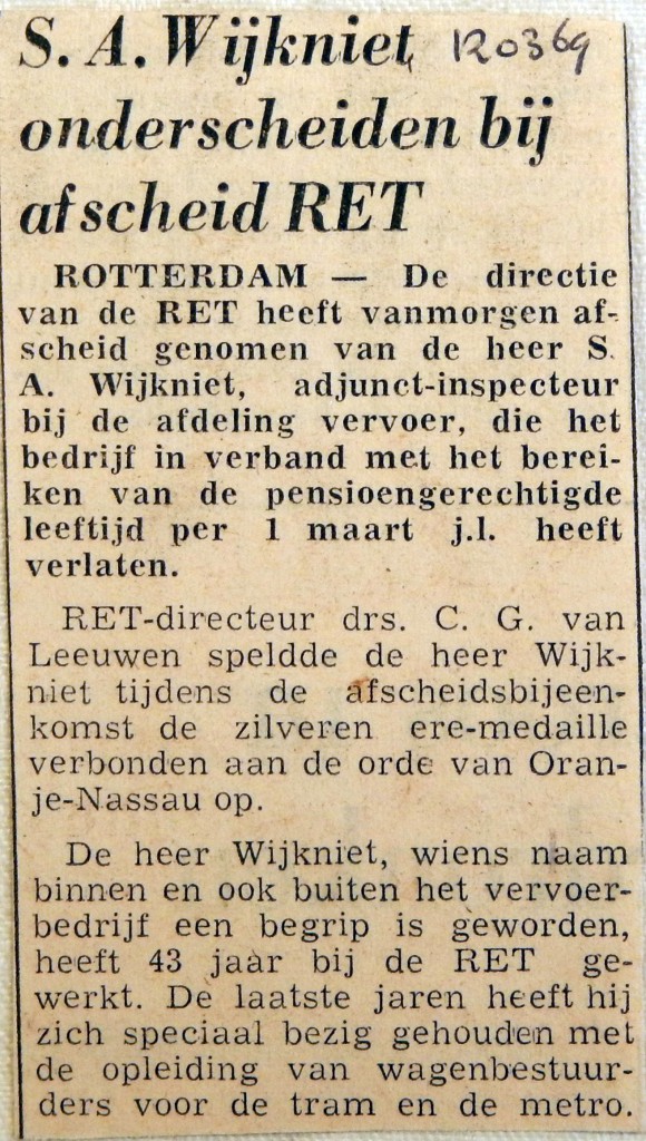 19690312 Wijkniet onderscheiden bij afscheid RET