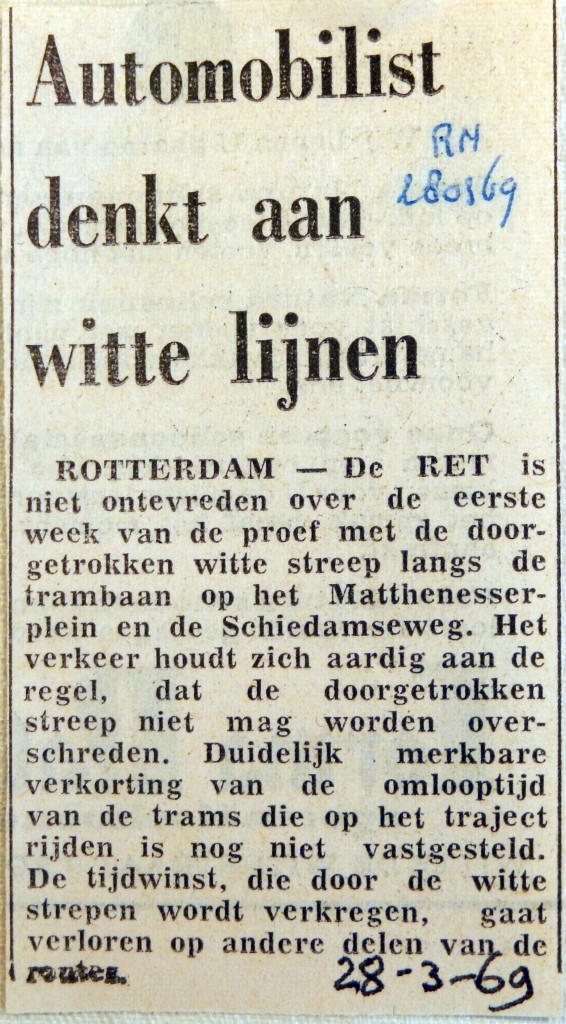 19690328 Automobilist denkt aan witte lijnen (RN)