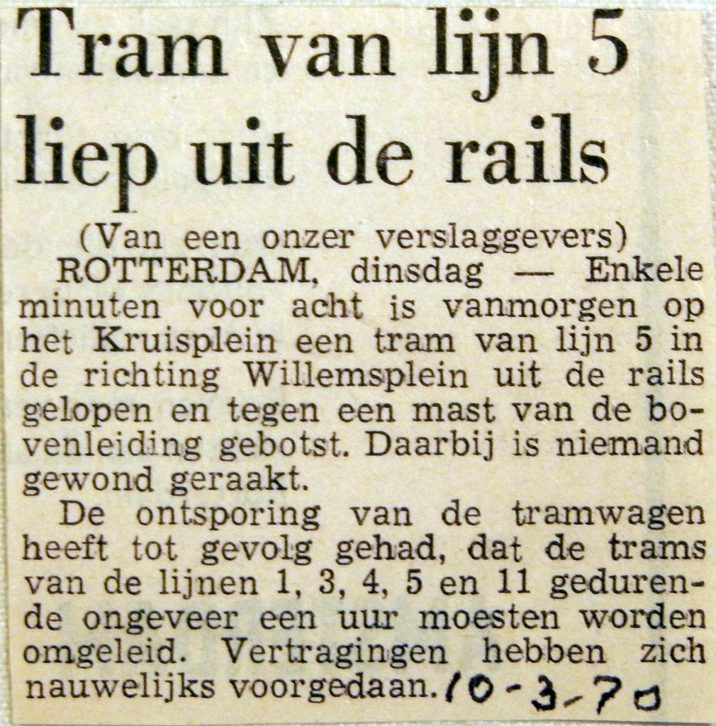 19700310 Tram van lijn 5 uit de rails