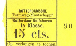 Na invoering van het klassensysteem waren de plaatsbewijzen van de stoomtram Rotterdam - Schiedam in een oogopslag te onderscheiden van de kaartjes voor het stadsnet. Dit is een plaatsbewijs uit de periode rond 1882 toen de lijn net verlengd was naar Schiedam.