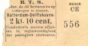 Net als de biljetten voor de paardentramlijnen werden de plaatsbewijzen voor de stoomtram naar Schiedam regelmatig aangepast aan de smaak en vormgeving van de tijd. De vermelding van het traject bleef op de stoomtramkaartjes in eerste instantie gehandhaafd.