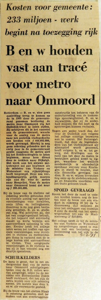 19710105 BenW houden vast aan tracee metro Ommoord