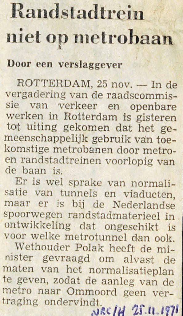 19710125 Trein niet op metrobaan. (NRC)