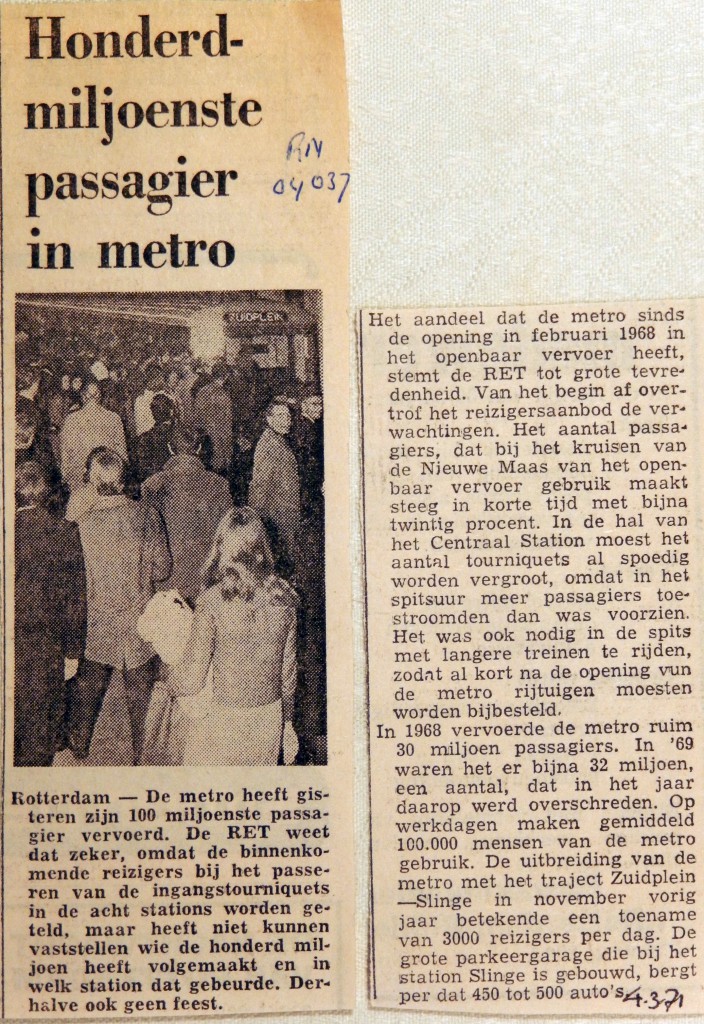 19710304 Honderdmiljoenste passagier in metro (RN)