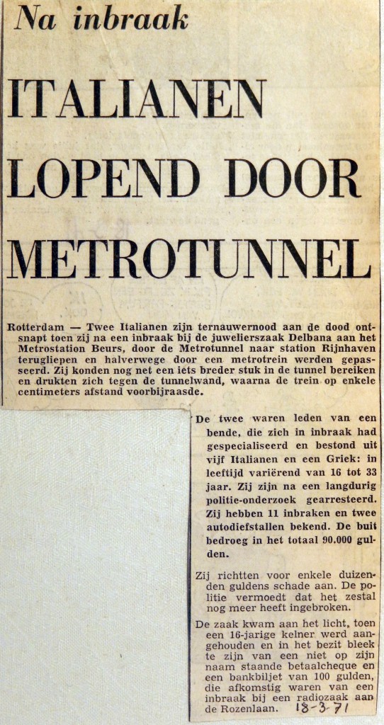 19710318 Italianen lopend door metrotunnel