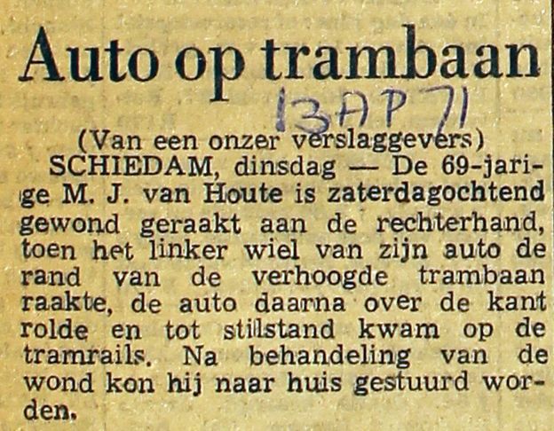 19710413 Auto op trambaan.